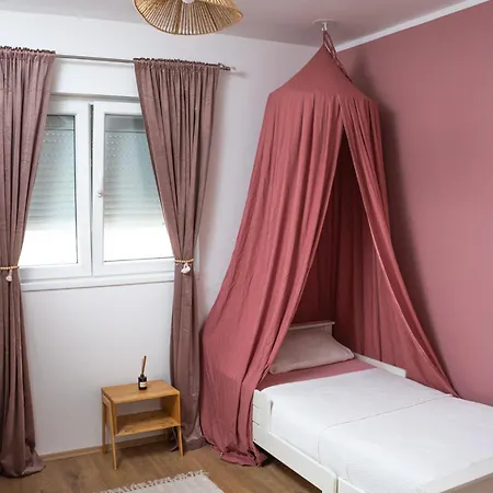 The View - Apartman With Private Pool In Vrpolje